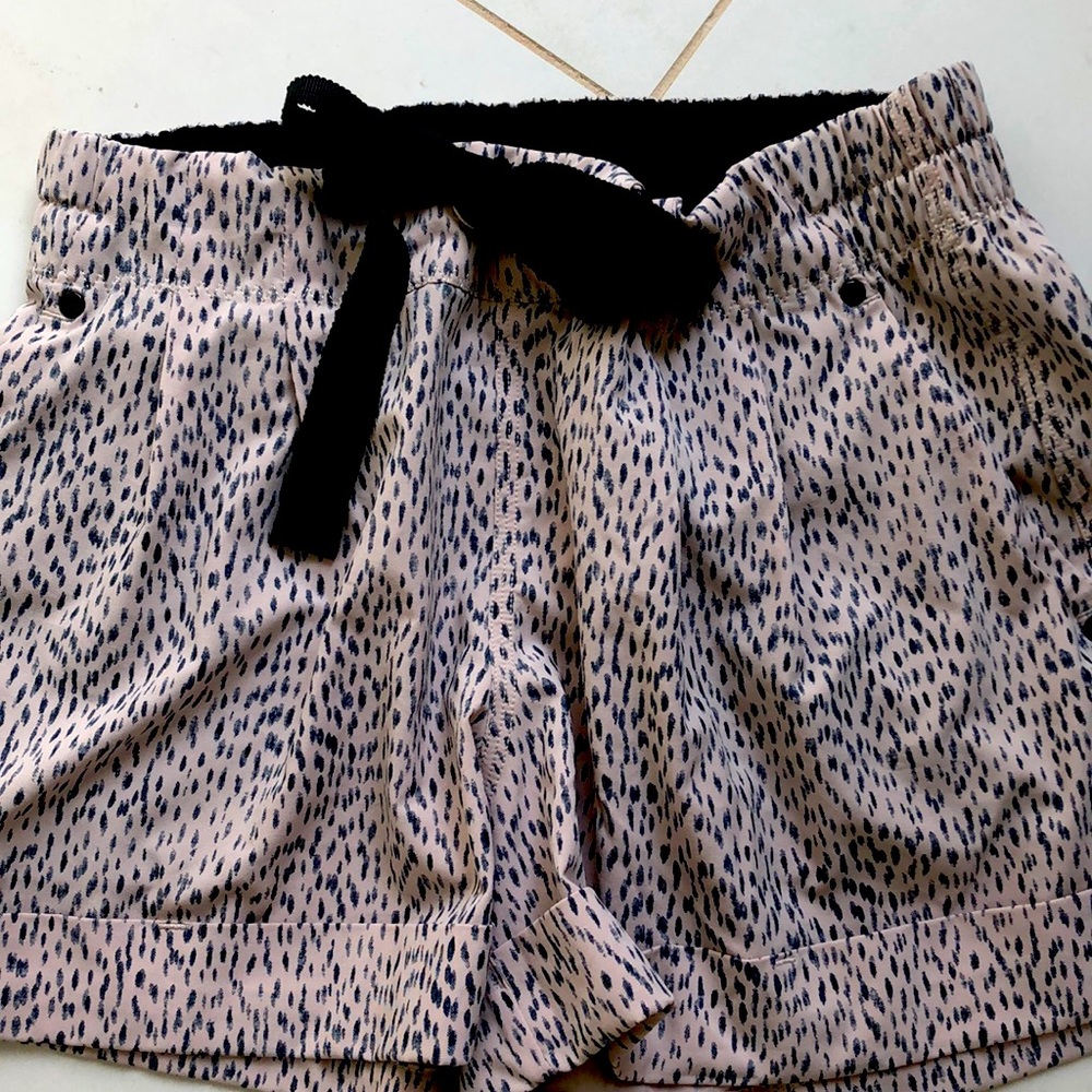 lululemon leopard print Hotty Hot shorts